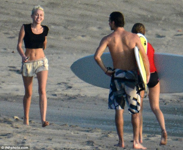 Miley-Cyrus-Liam-Hemsworth-Costa-Rica-piccioncini-13