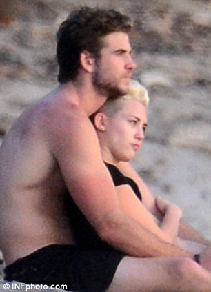 Miley-Cyrus-Liam-Hemsworth-Costa-Rica-piccioncini-3