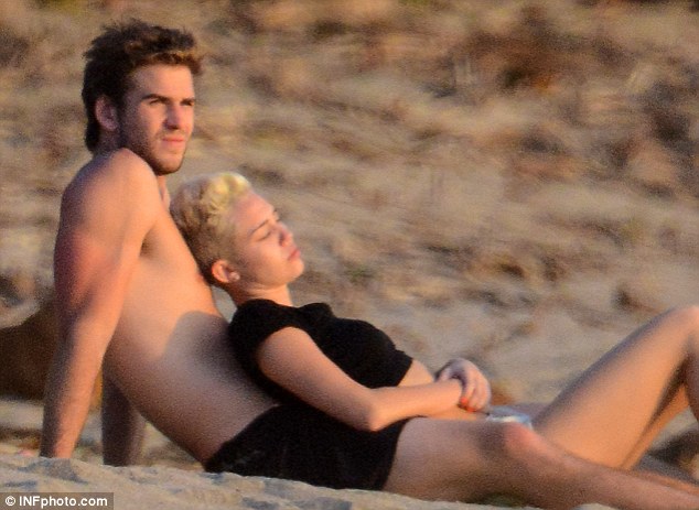 Miley-Cyrus-Liam-Hemsworth-Costa-Rica-piccioncini-6