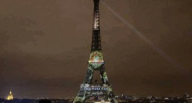 Torre Eiffel Illuminata in onore del COSTA RICA